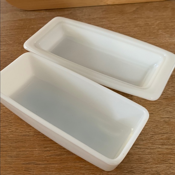 Vintage Pyrex covered butter dish - Picture 2 of 3
